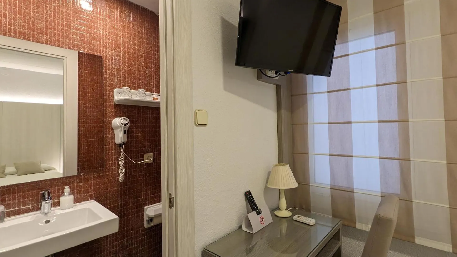 Hotel Capri Tossa de Mar 2*,  Španělsko