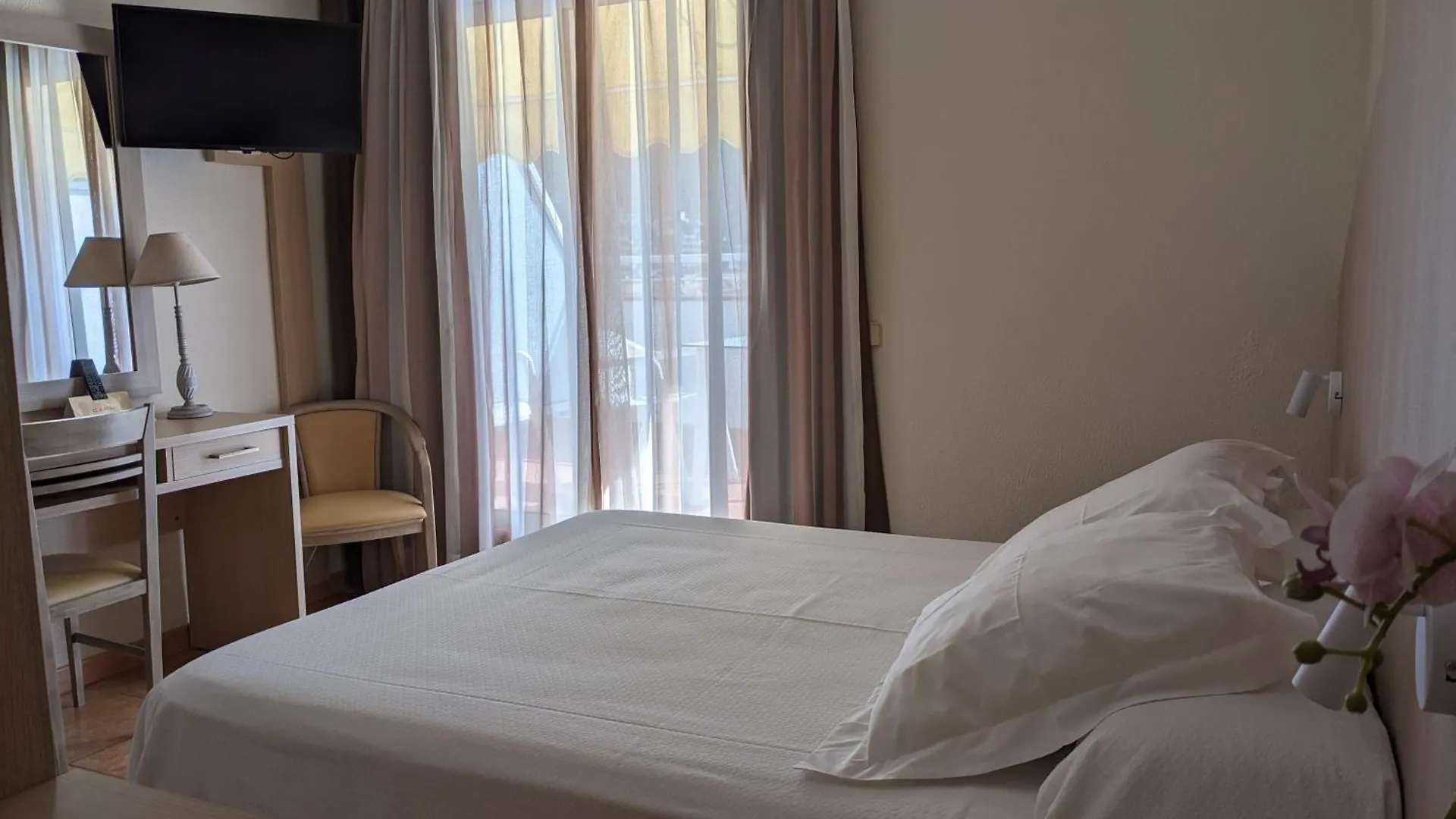 **  Hotel Capri Espagne